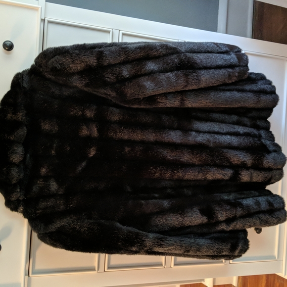 JORDACHE faux fur coat - Picture 6 of 6
